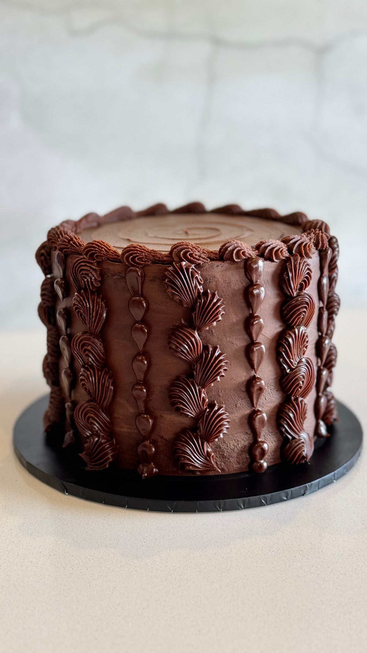 How Many Does a Cake Serve? Sizes, Servings and Cutting