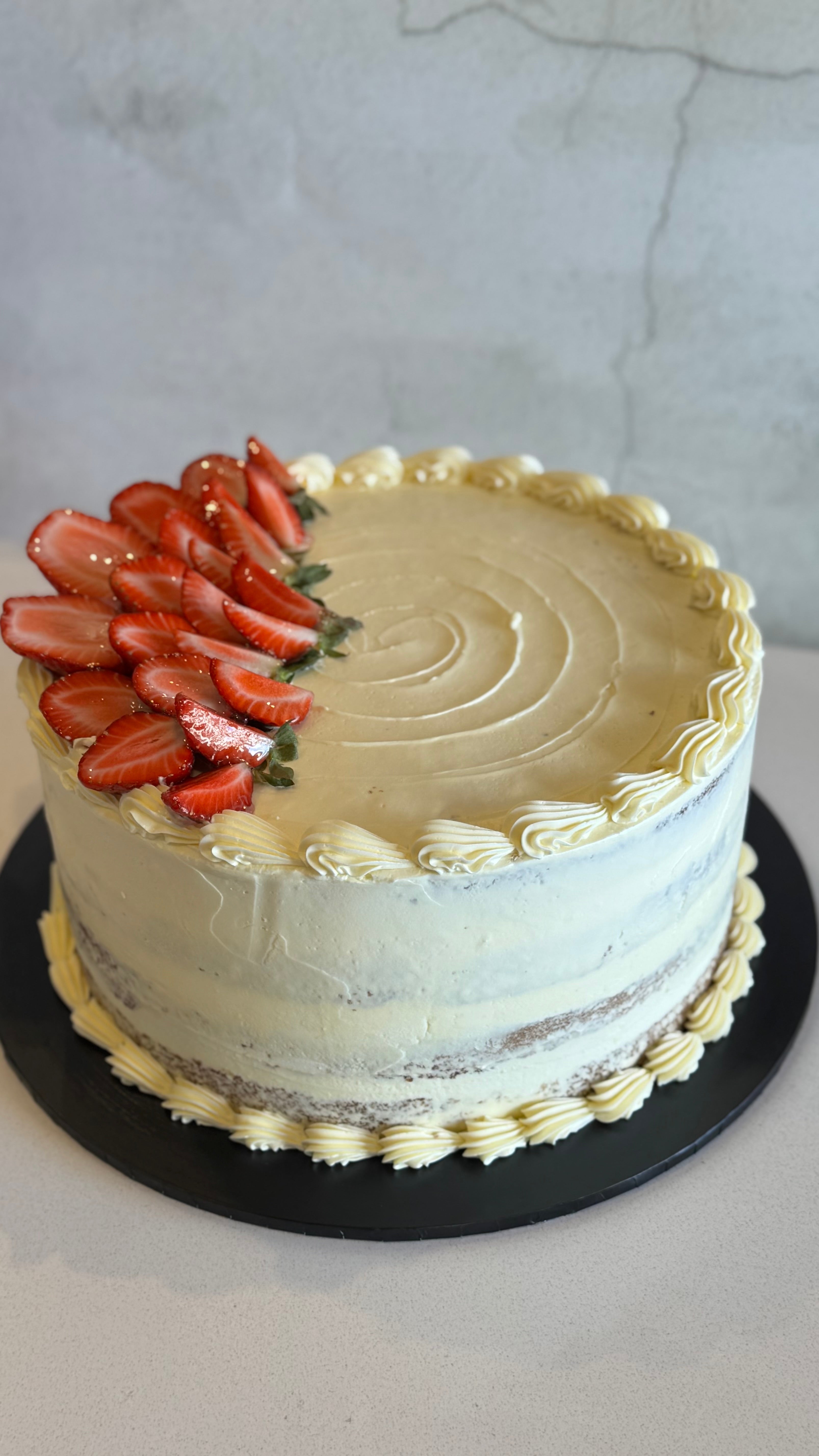 Vanda Strawberry Cake