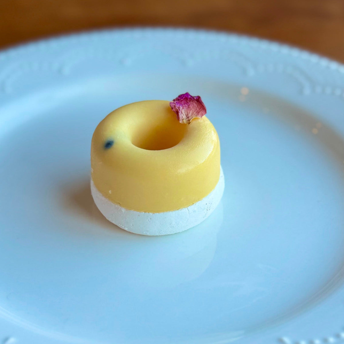 Passionfruit Pavlova Petit four