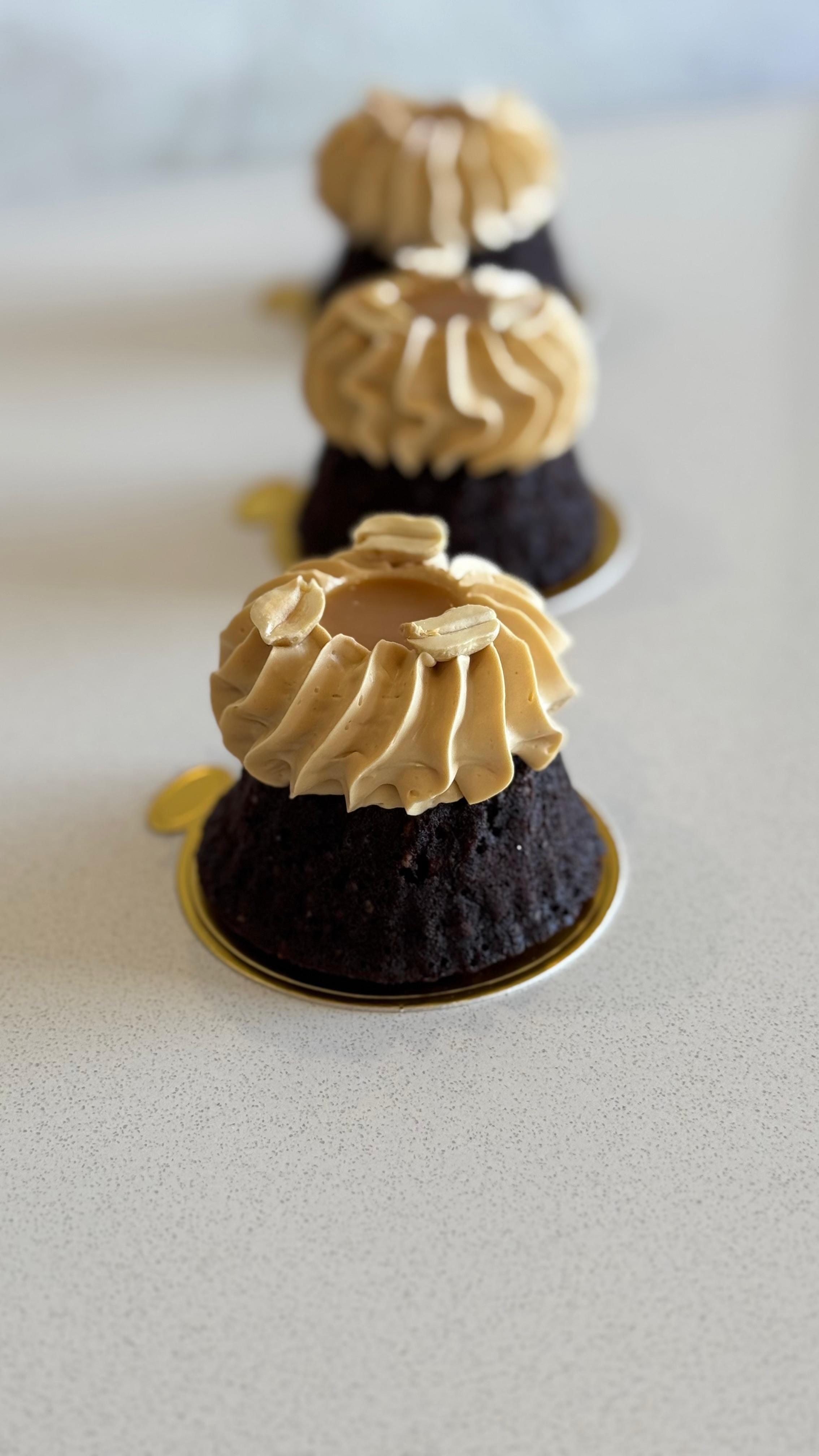 Snickers Mini Cake